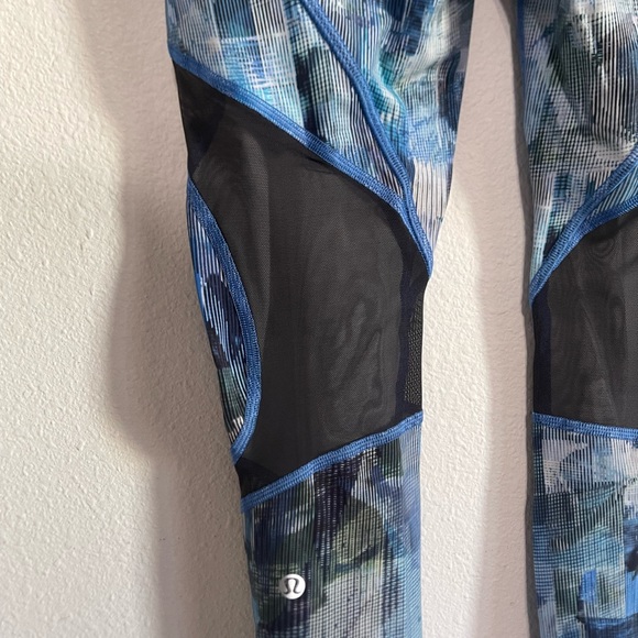 Lululemon On Pace Patterned Cropped Leggings Blue - Picture 6 of 12